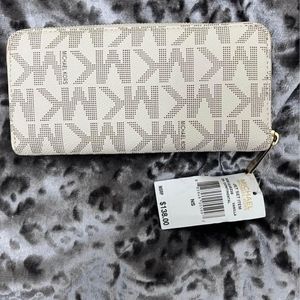 Michael kors wallet NEW
